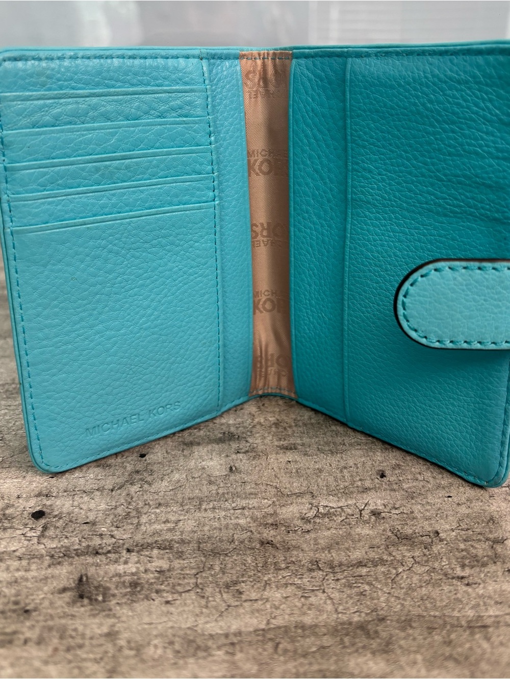 MICHAEL KORS LIGHT BLUE PASSPORT WALLET TRAVEL ORGANIZER CREDIT CARD HOLDER - Picture 9 of 10